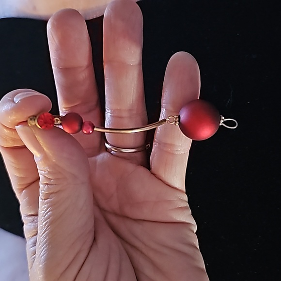 Vintage Red Satin and Gold Screw On Earrings🍀19 - Picture 3 of 3